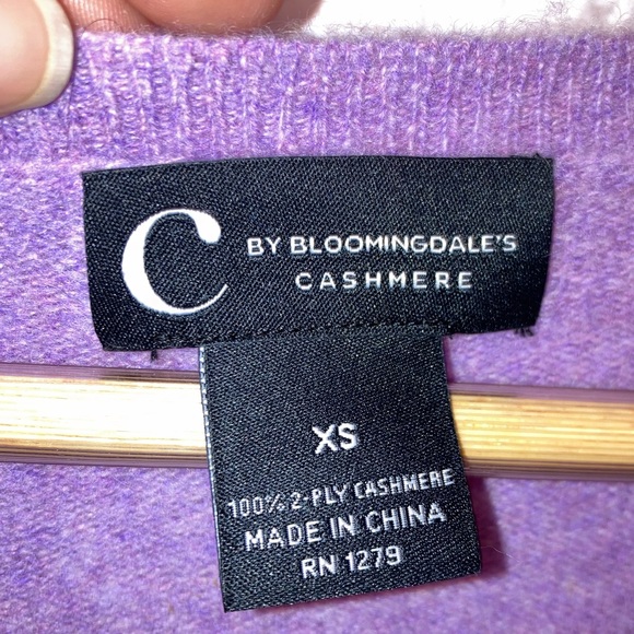 BLOOMINGDALE’S Cashmere V-Neck Dark Lavender Long Sleeve Sweater SZ: X-Small - Picture 3 of 7